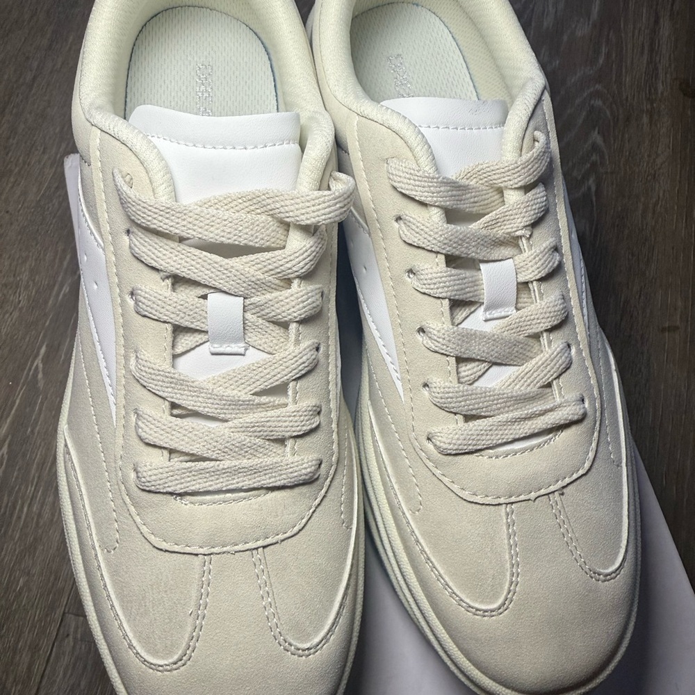 Dream Pairs Women's Cream Athletic Shoes